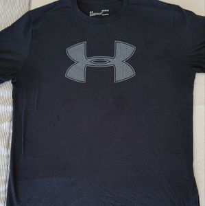 Under Armour Size Medium Black Slim T-Shirt